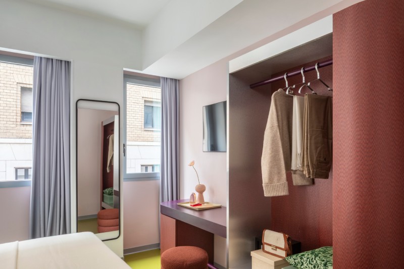 Camera standard con scrivania, armadio e comfort moderni ideale per viaggi business in hotel a Roma - Moderno Hotel Roma, BZAR hotels a Roma